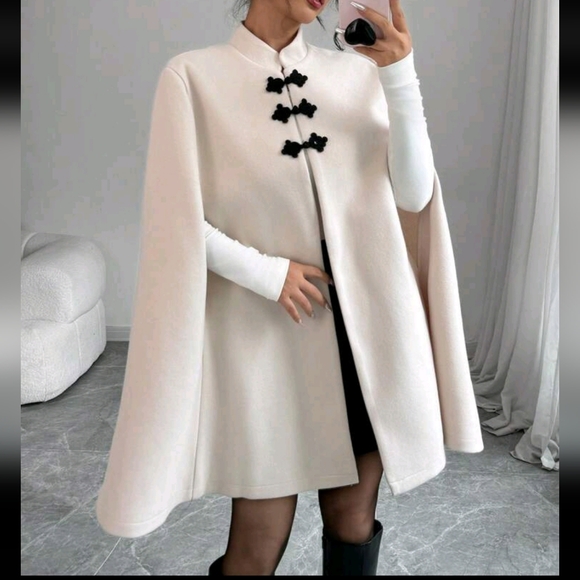 Elegant Stand Collar Contrast Color Chinese Style Button Cloak-Style Shawl Women - Picture 2 of 6